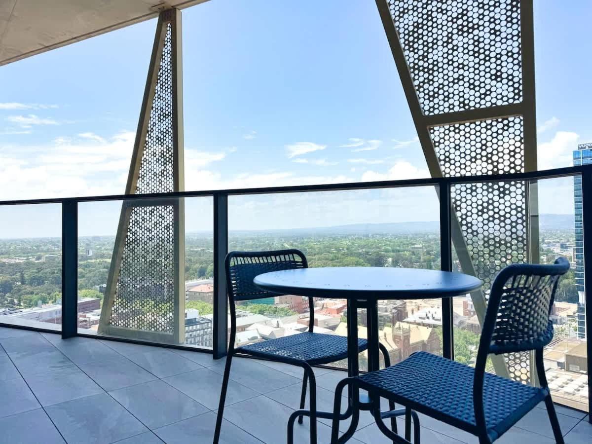 Coastal Retreat In Realm - Luxe 1br Oasis * Adelaide