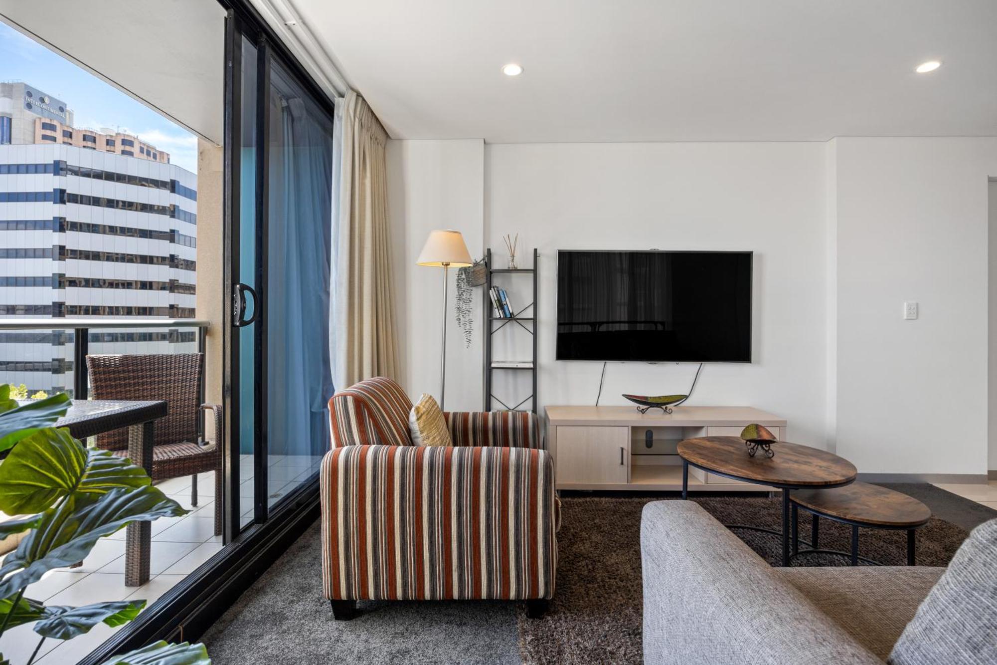 New Heights On North Terrace - 2br Cbd Views Pool Apartment