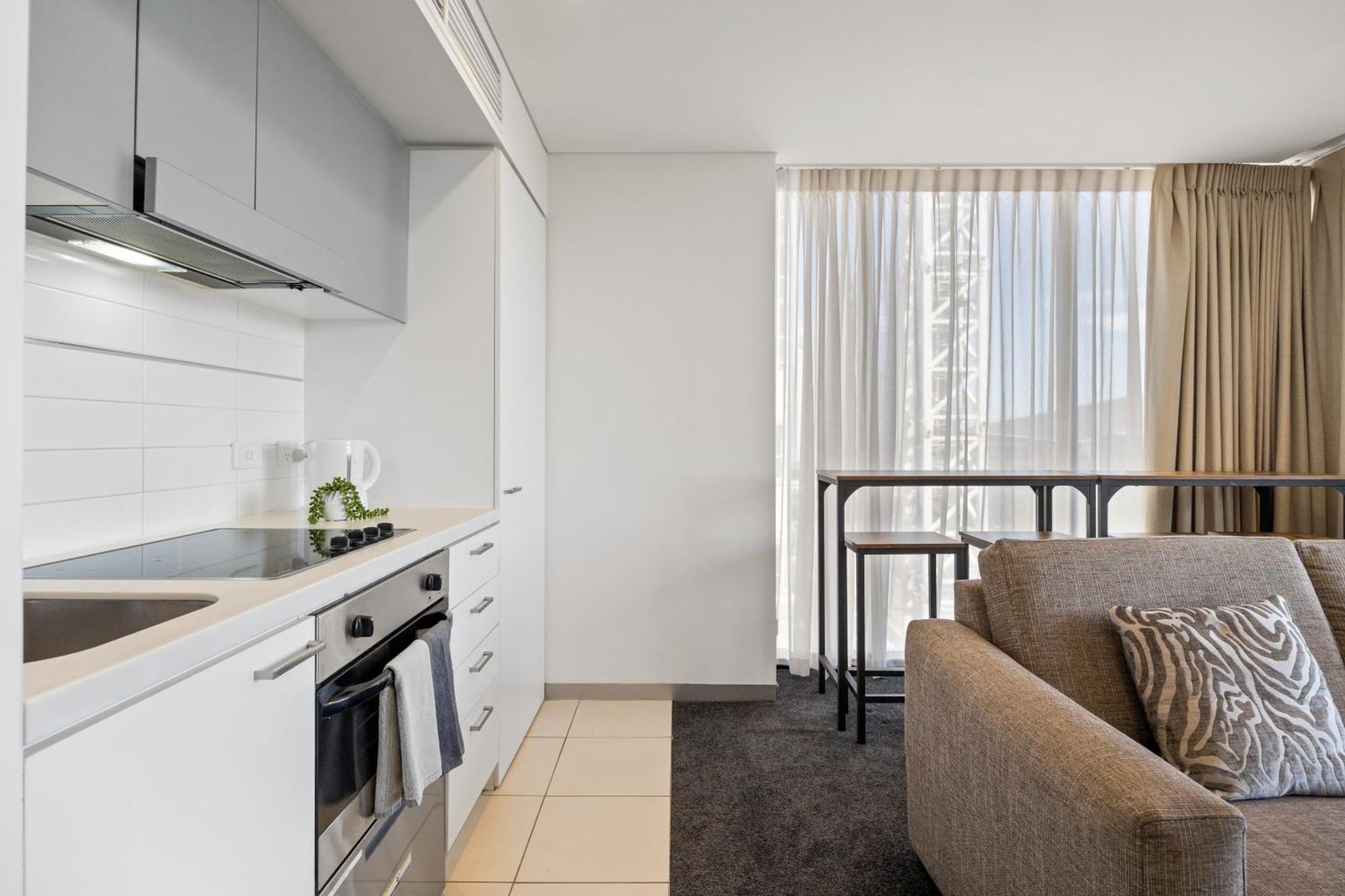 Apartment New Heights On North Terrace - 2br Cbd Views Pool