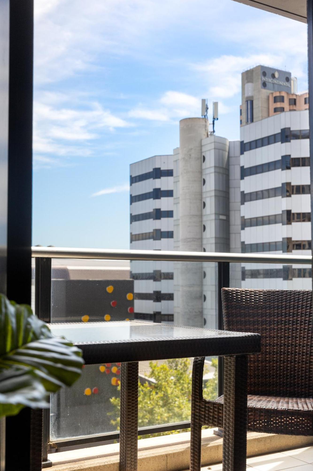 New Heights On North Terrace - 2br Cbd Views Pool Apartment