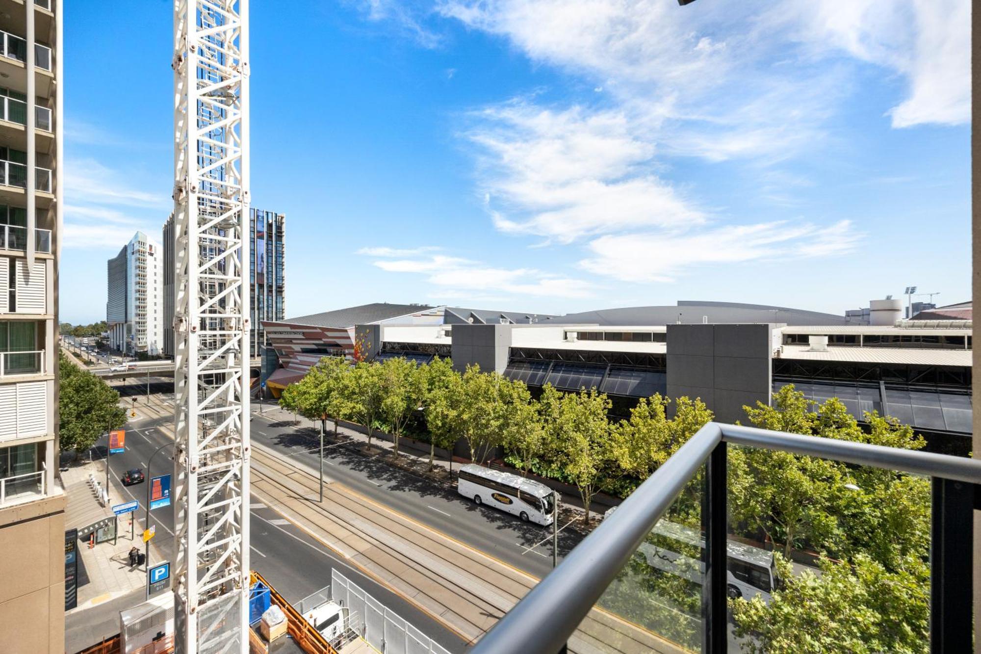 Apartment New Heights On North Terrace - 2br Cbd Views Pool *