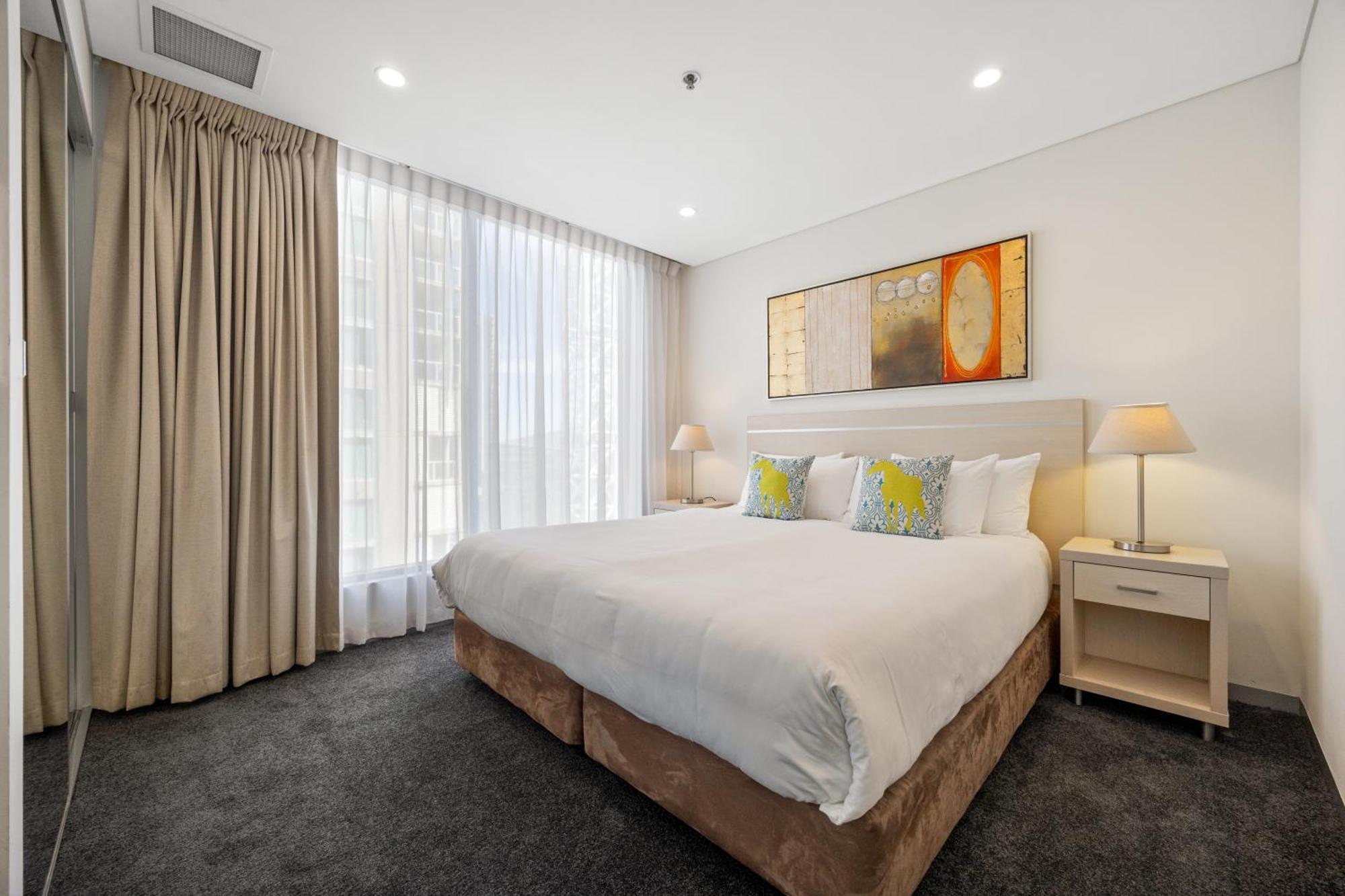 Apartment New Heights On North Terrace - 2br Cbd Views Pool Adelaide