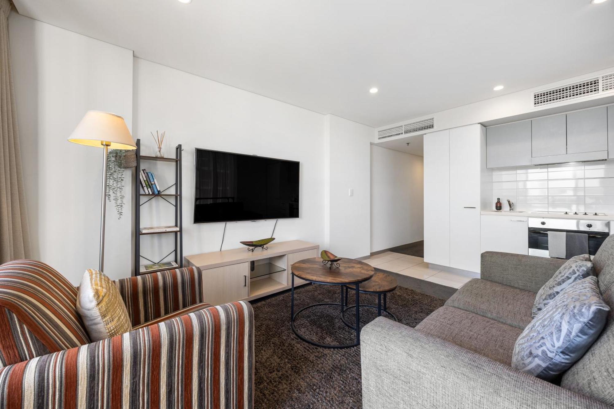 New Heights On North Terrace - 2br Cbd Views Pool Adelaide