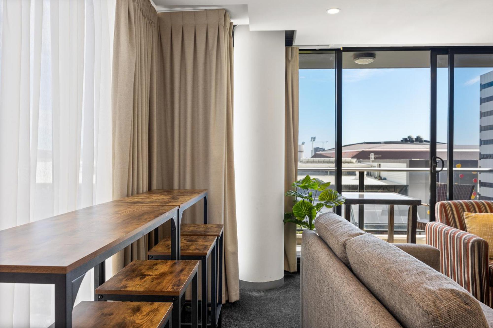 New Heights On North Terrace - 2br Cbd Views Pool