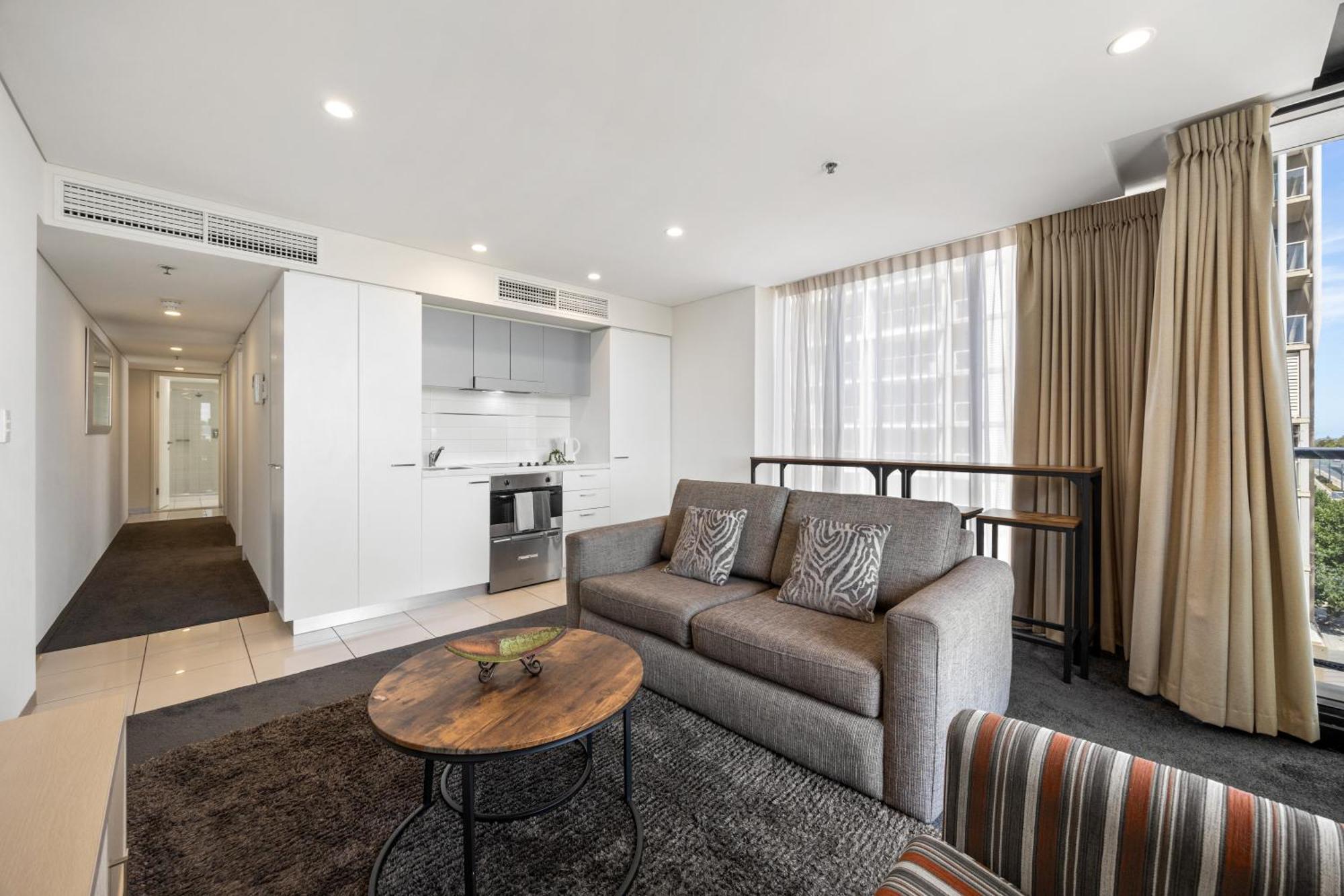 New Heights On North Terrace - 2br Cbd Views Pool