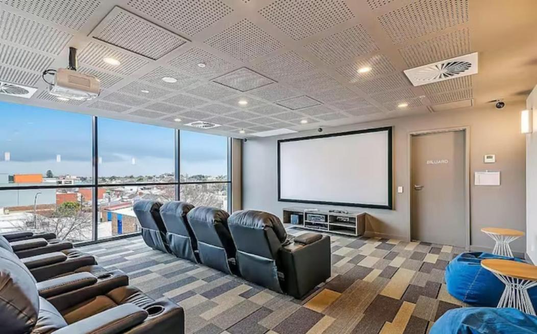 Oasis: Parking, Pool, Gym, Cinema, Inc. Apartment Adelaide