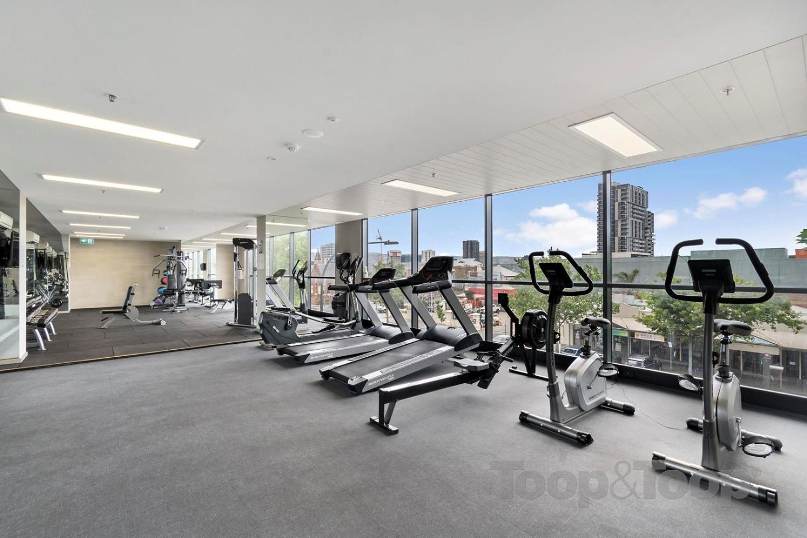 Oasis: Parking, Pool, Gym, Cinema, Inc. Apartment