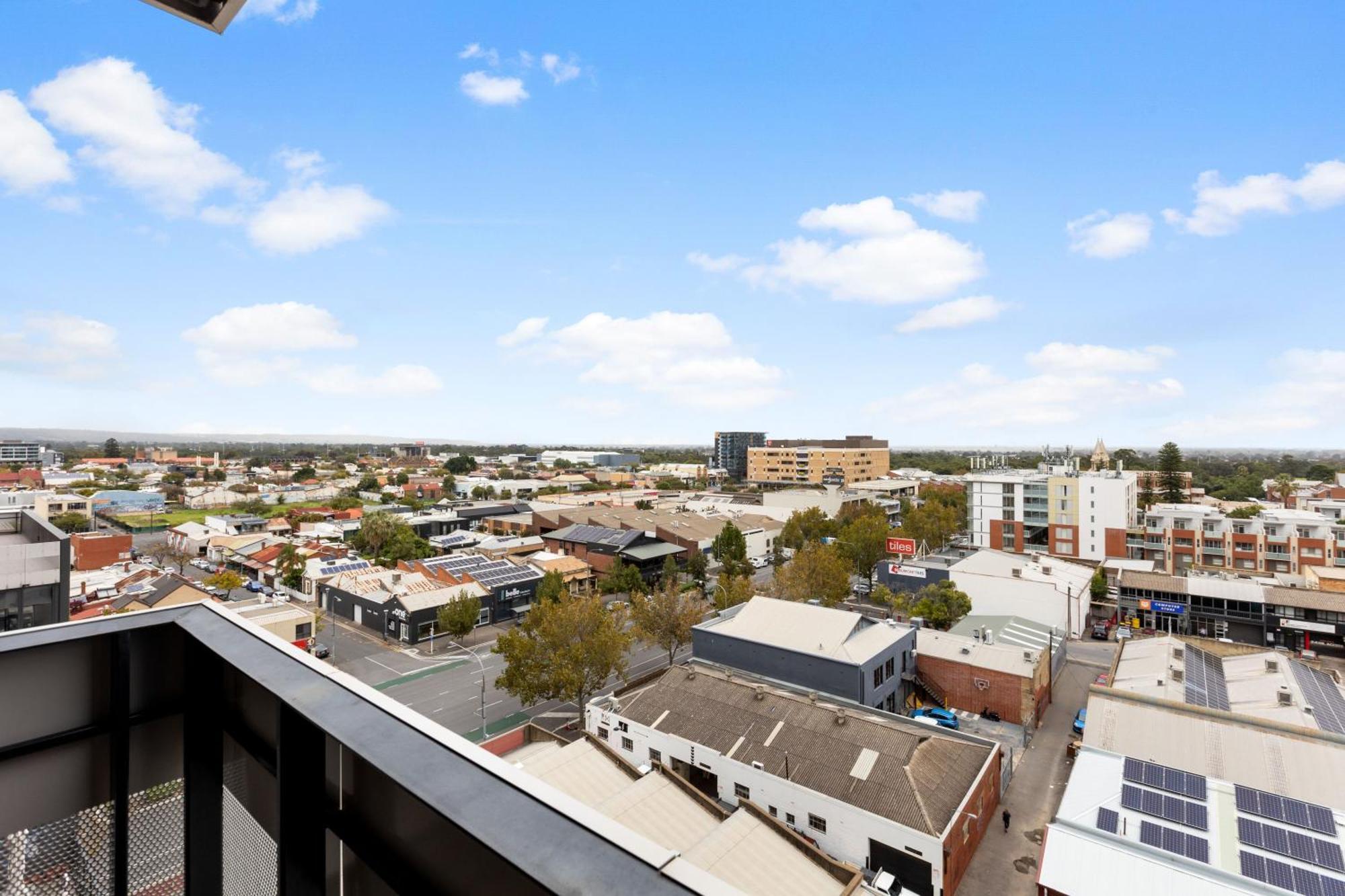 Apartment Oasis: Parking, Pool, Gym, Cinema, Inc.