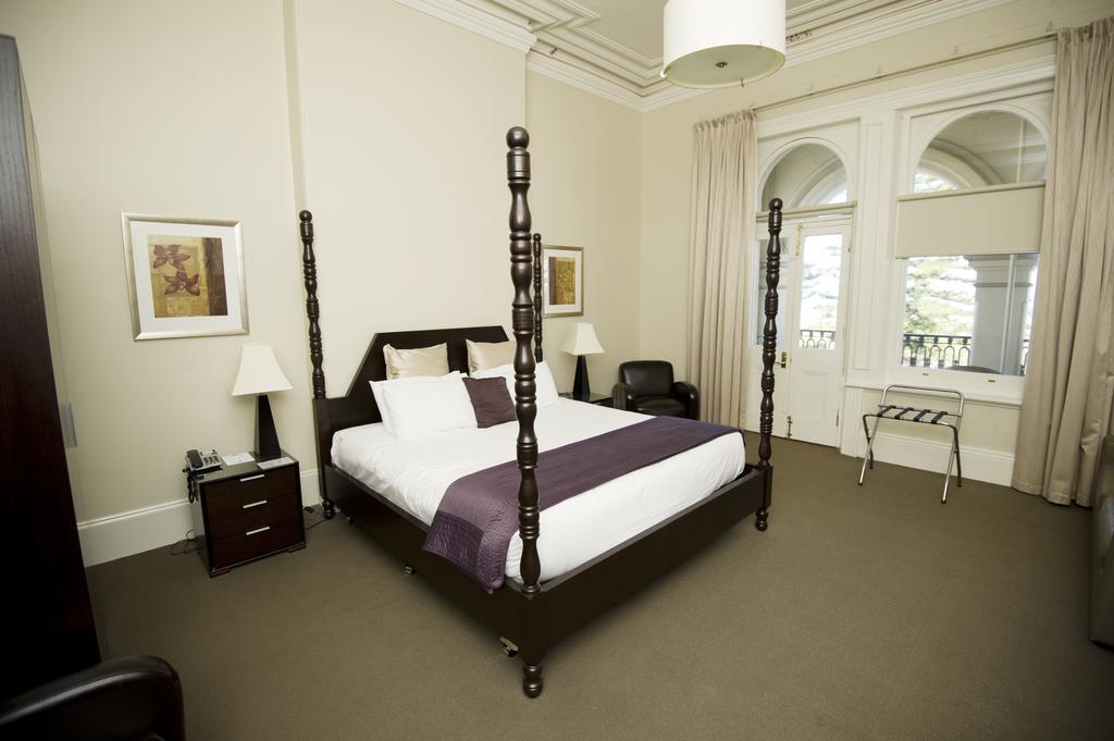 Hotel Largs Pier 4*