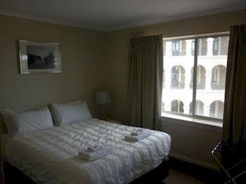 Hotel Largs Pier