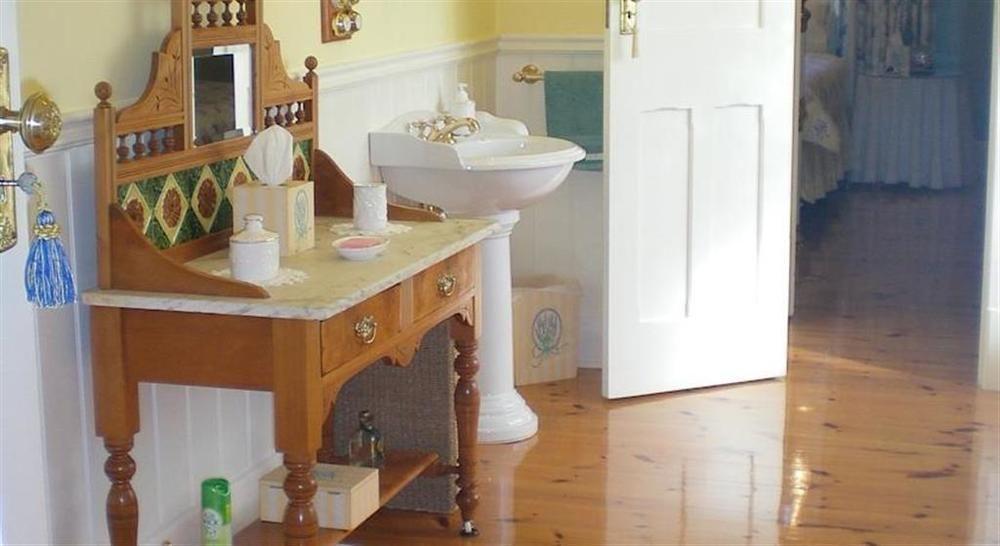 Water Bay Bed & Breakfast