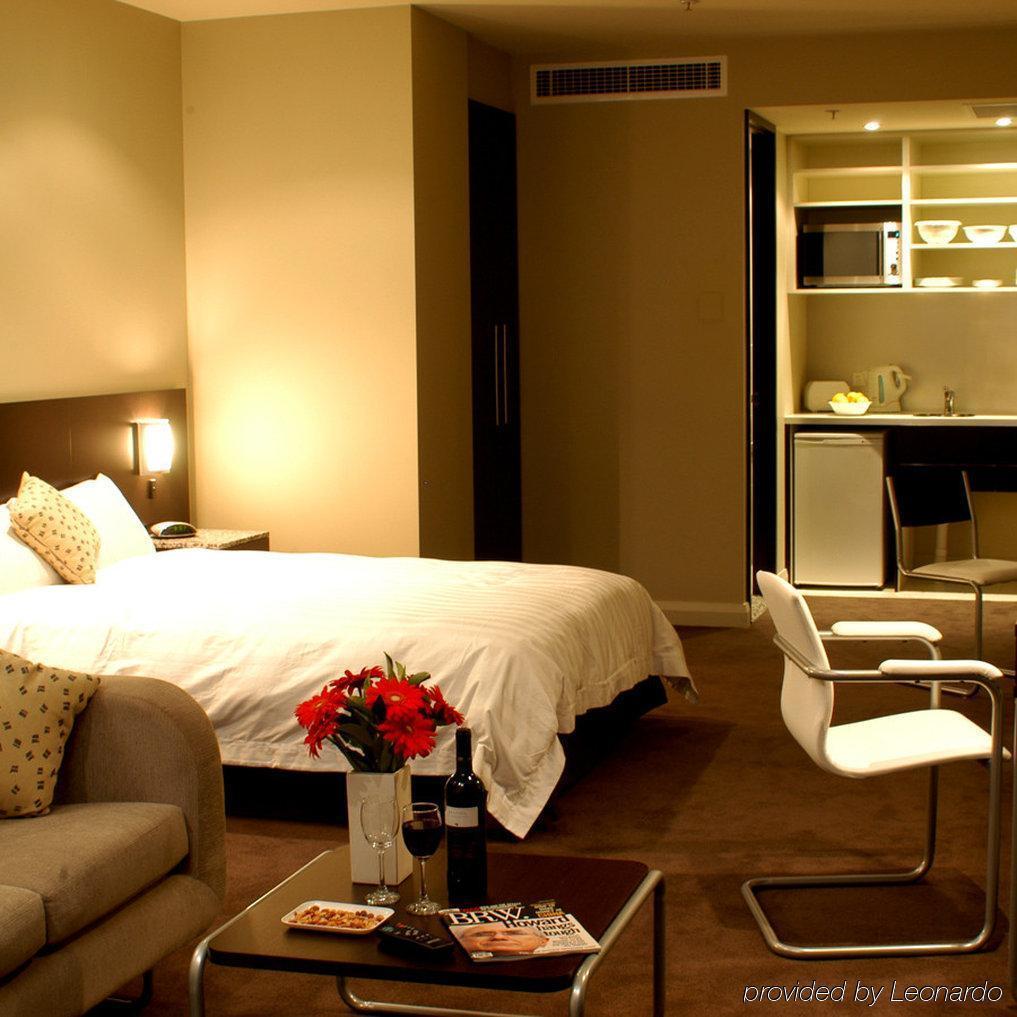 Mantra Hindmarsh Square 4*