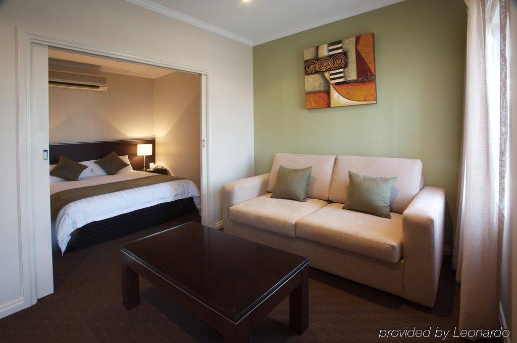 Frome Aparthotel 4*