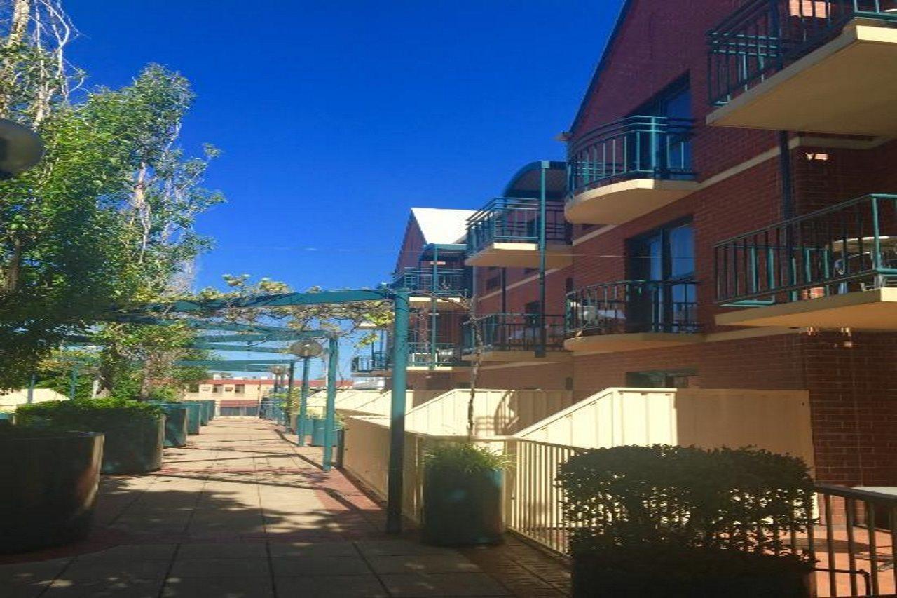 Aparthotel Breakfree 4*
