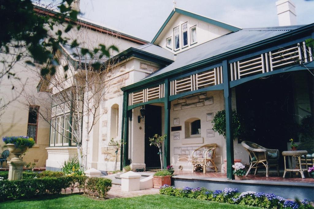 Water Bay Bed & Breakfast 4*
