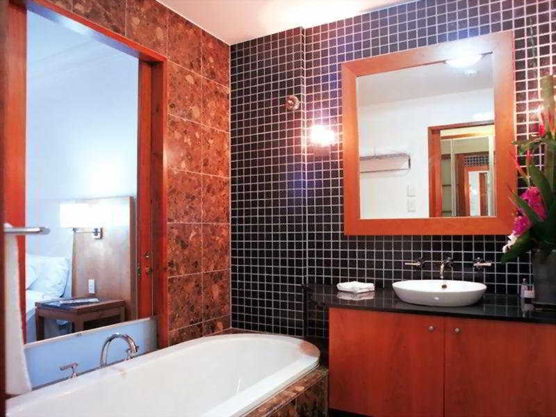 Majestic Roof Garden Hotel 4*
