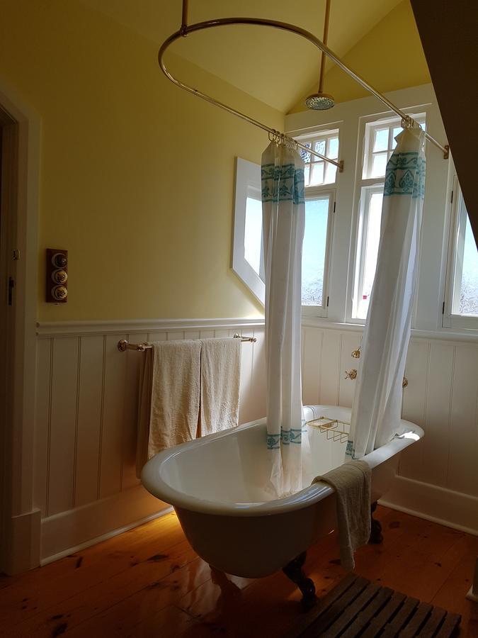 Water Bay 4*