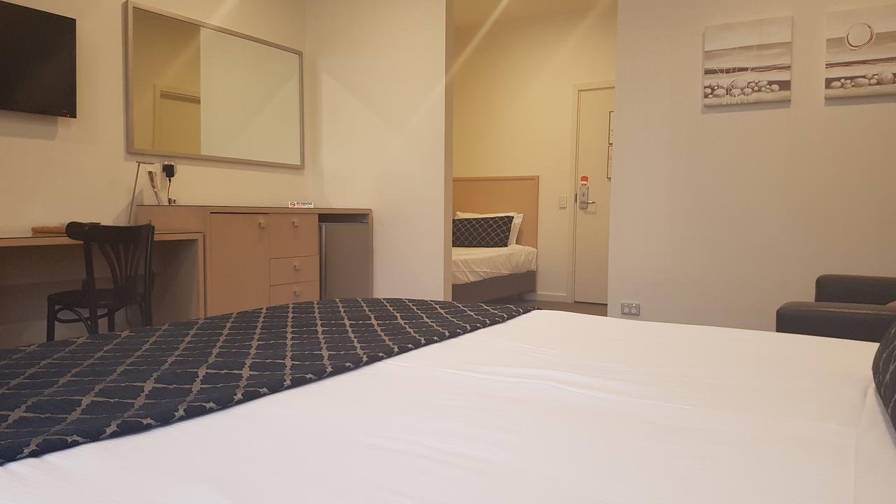 Hotel Largs Pier 4*
