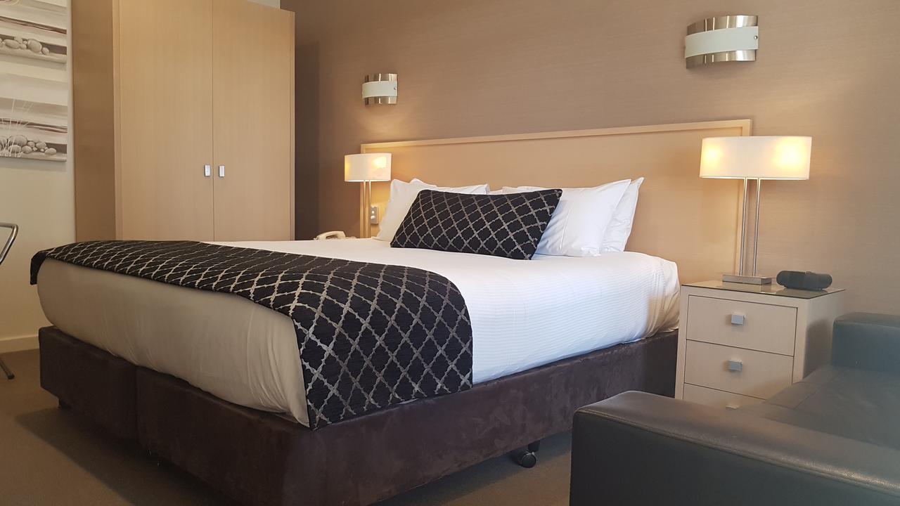Largs Pier Hotel 4*