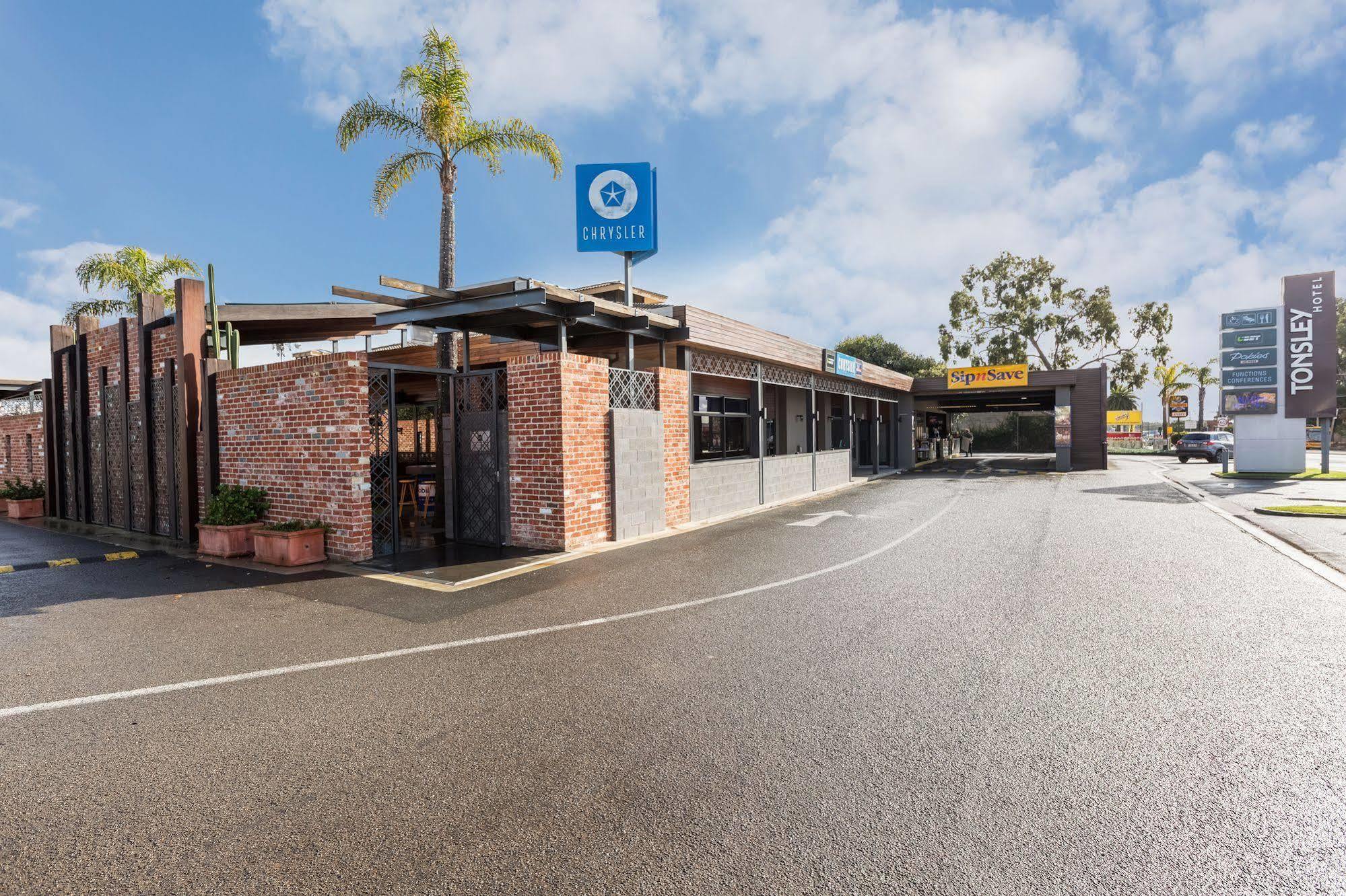 Tonsley Hotel 3*