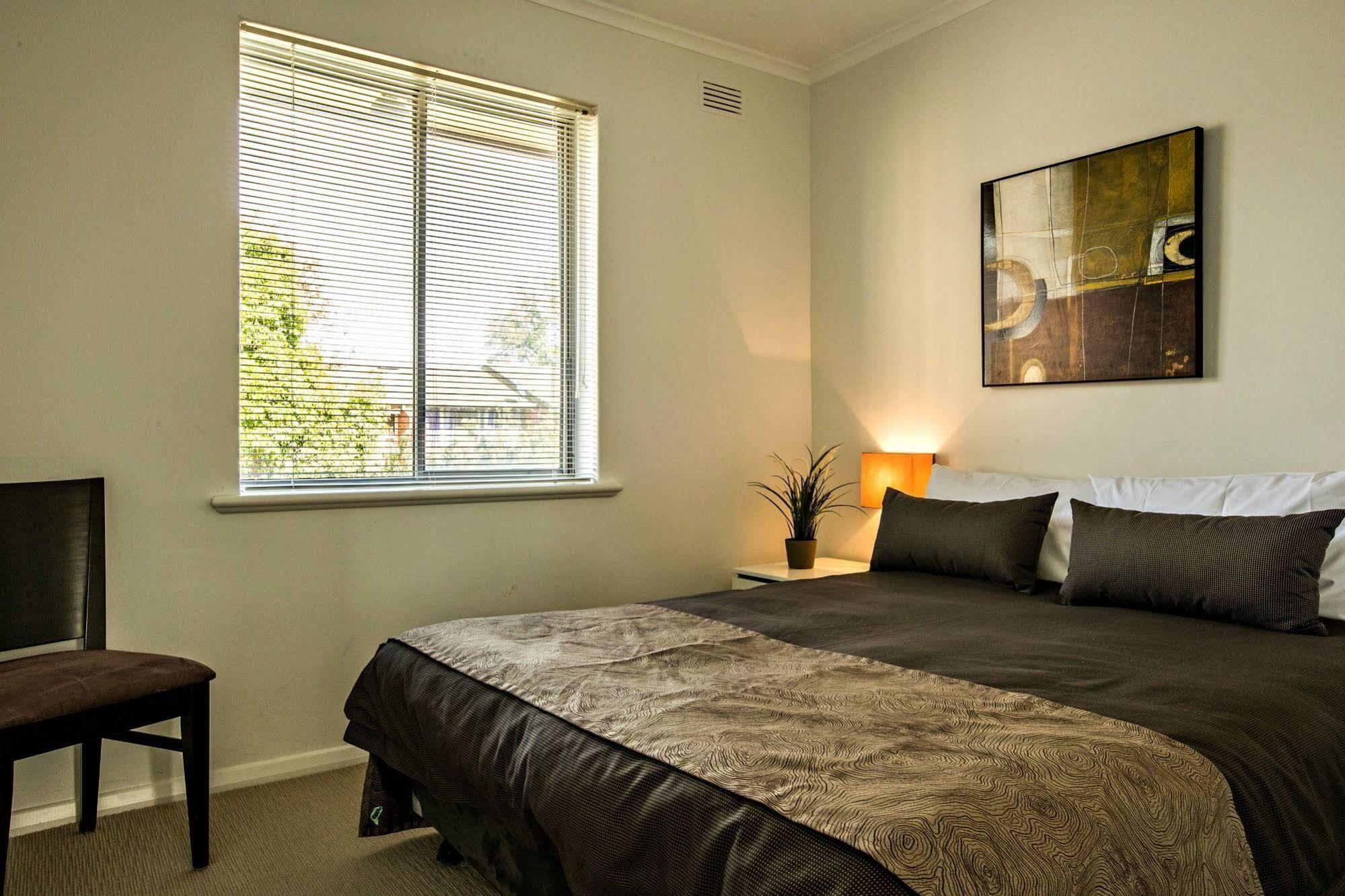 Dress Circle - Childers Street 4* Adelaide