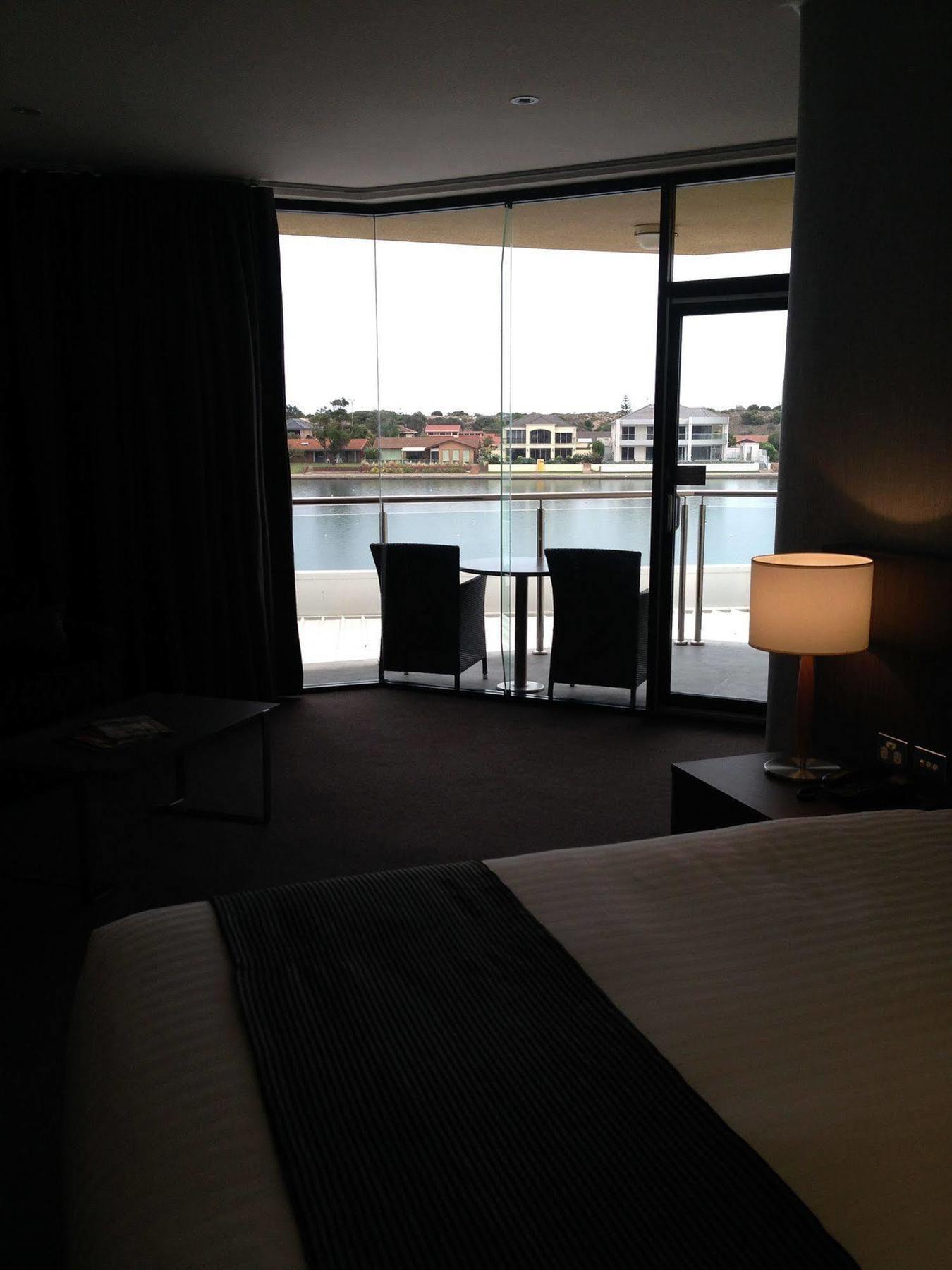 Lakes Hotel 4*
