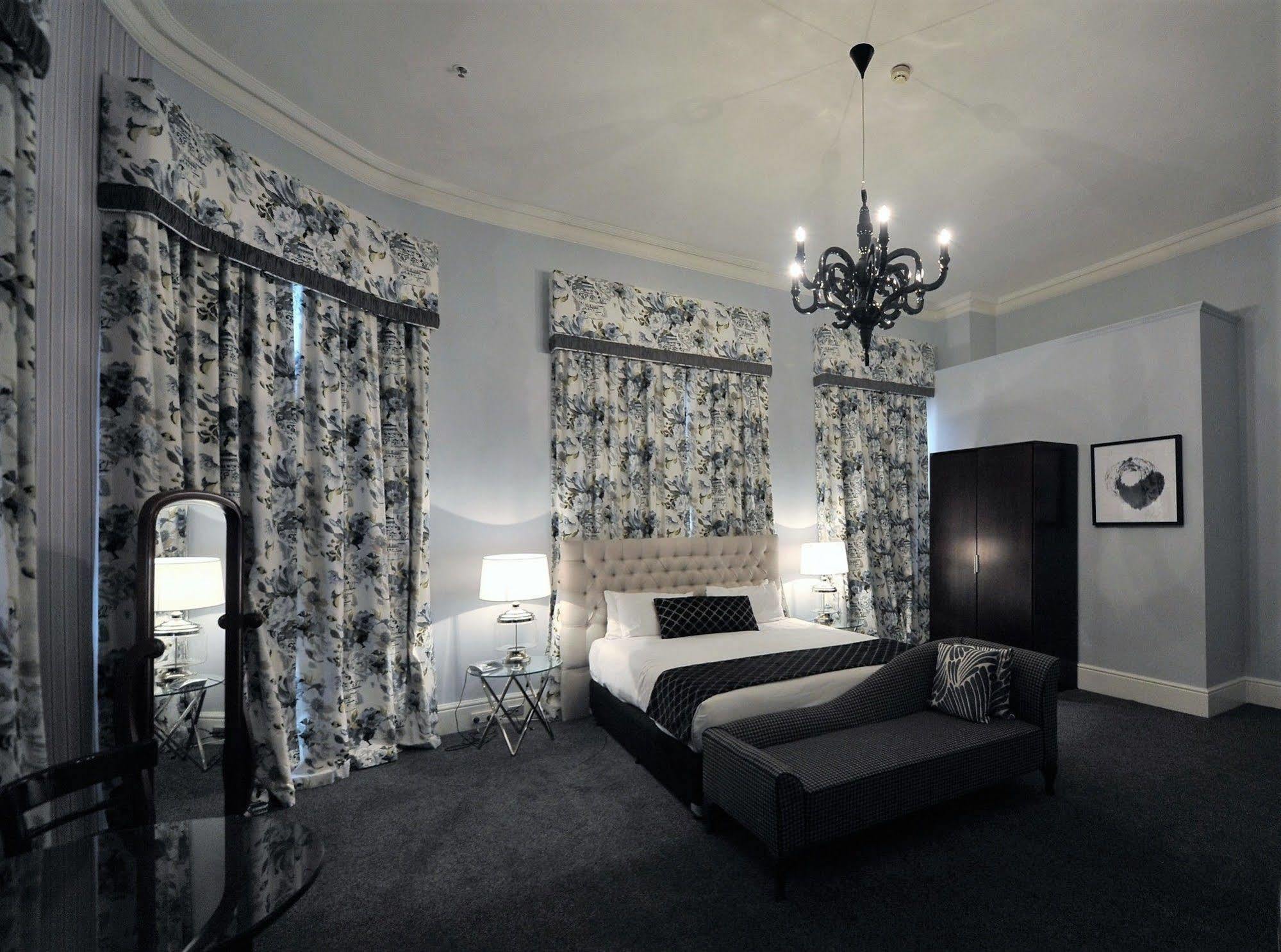 Largs Pier Hotel