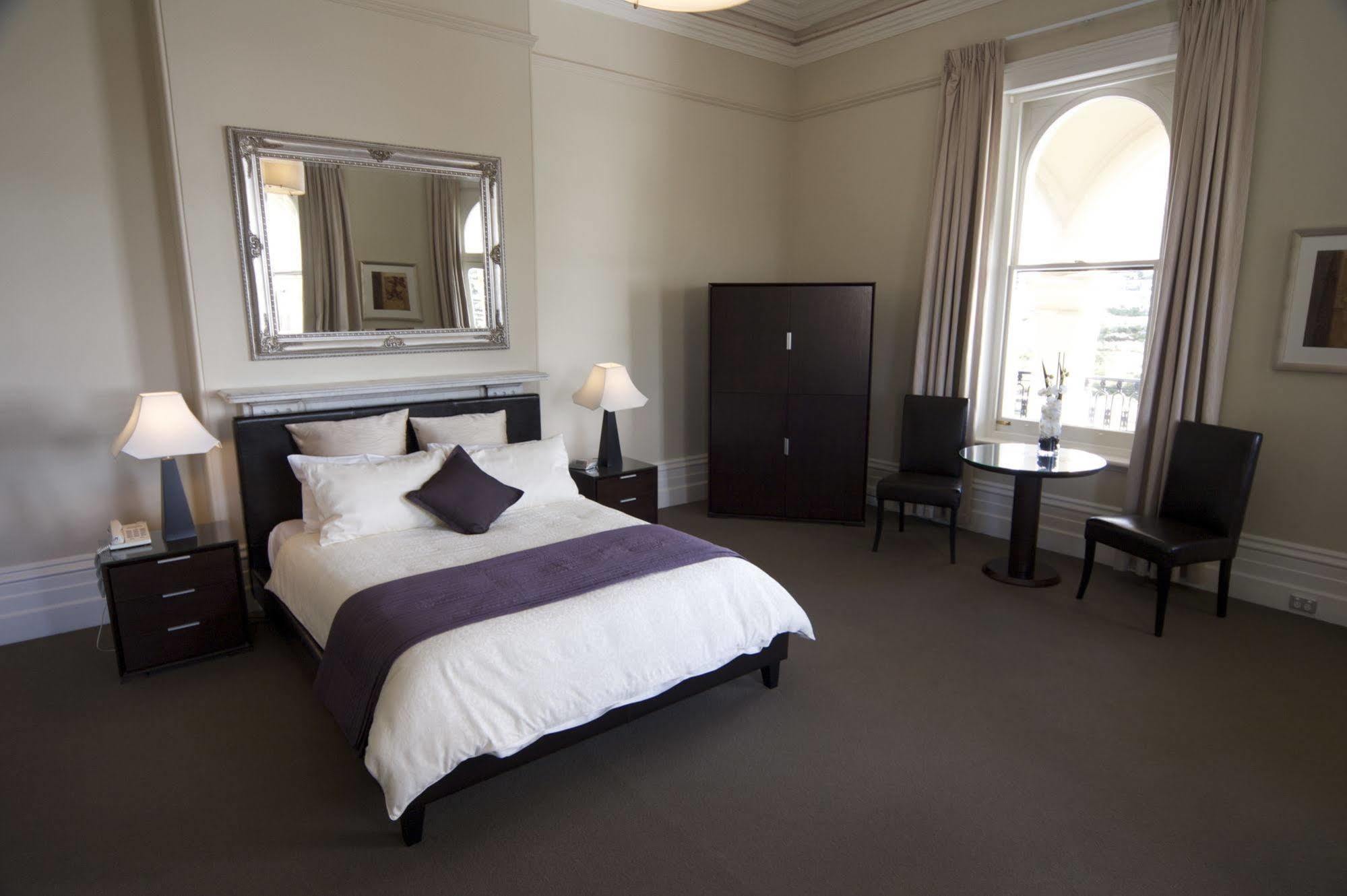 Hotel Largs Pier 4*