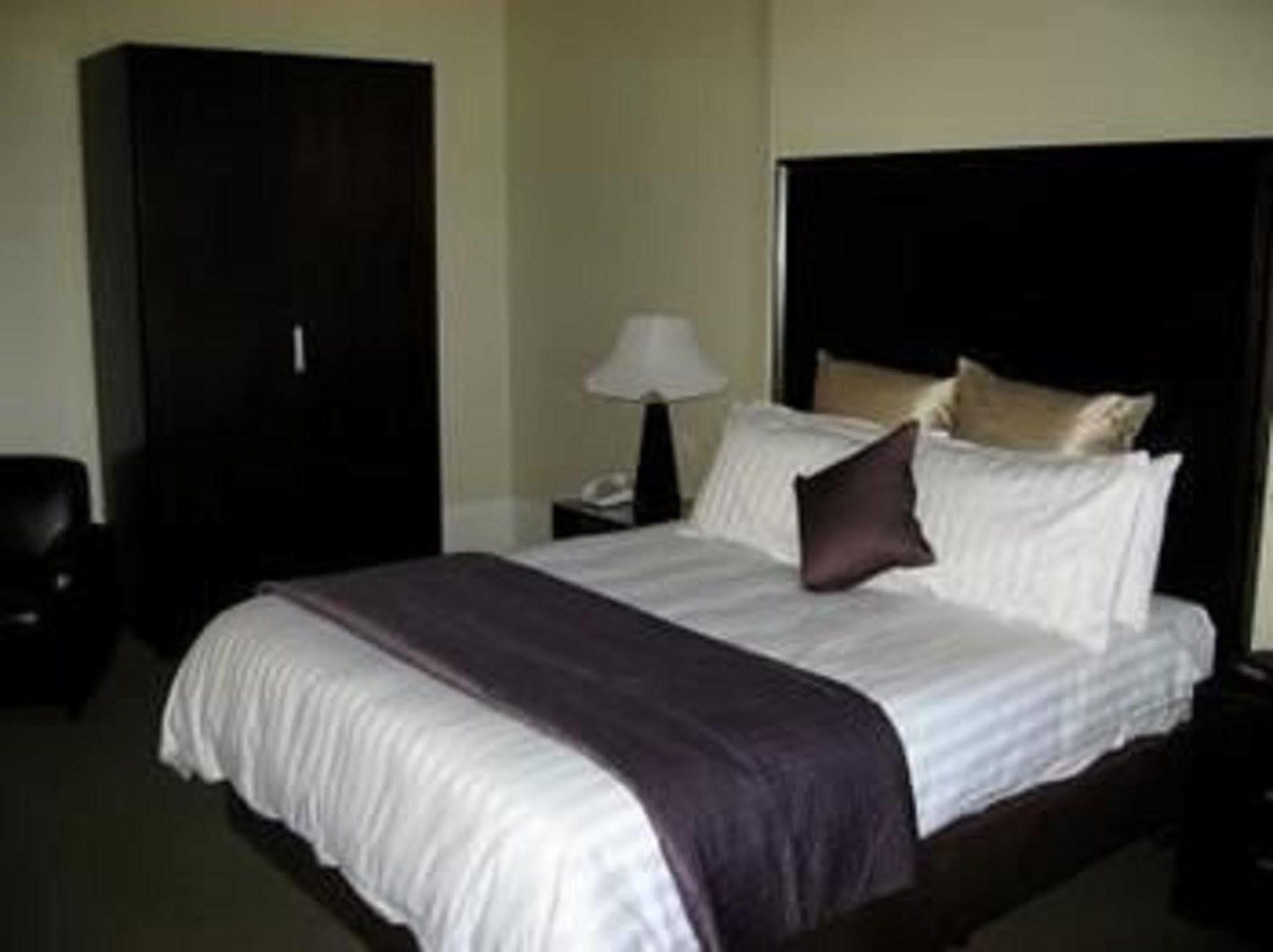 Largs Pier Hotel 4*