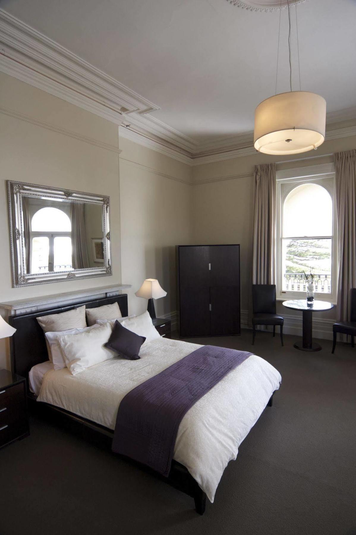 Hotel Largs Pier 4*