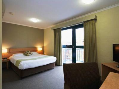 Breakfree Aparthotel 4*