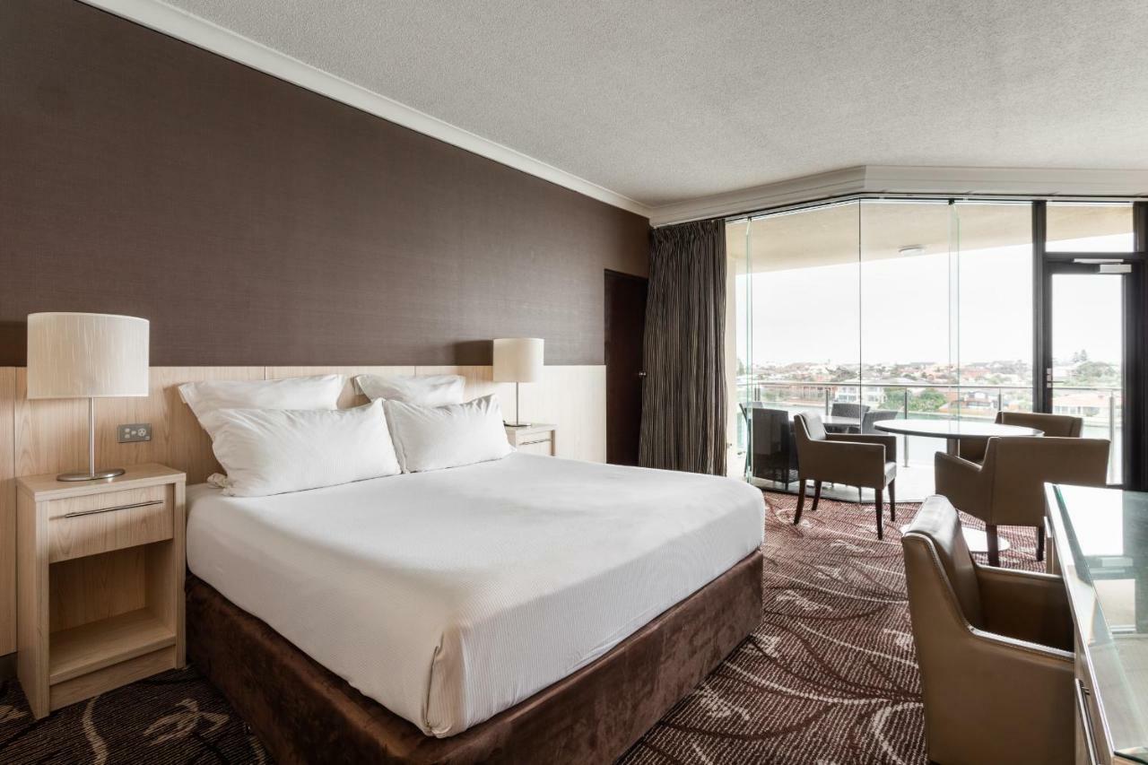 Lakes Hotel 4*