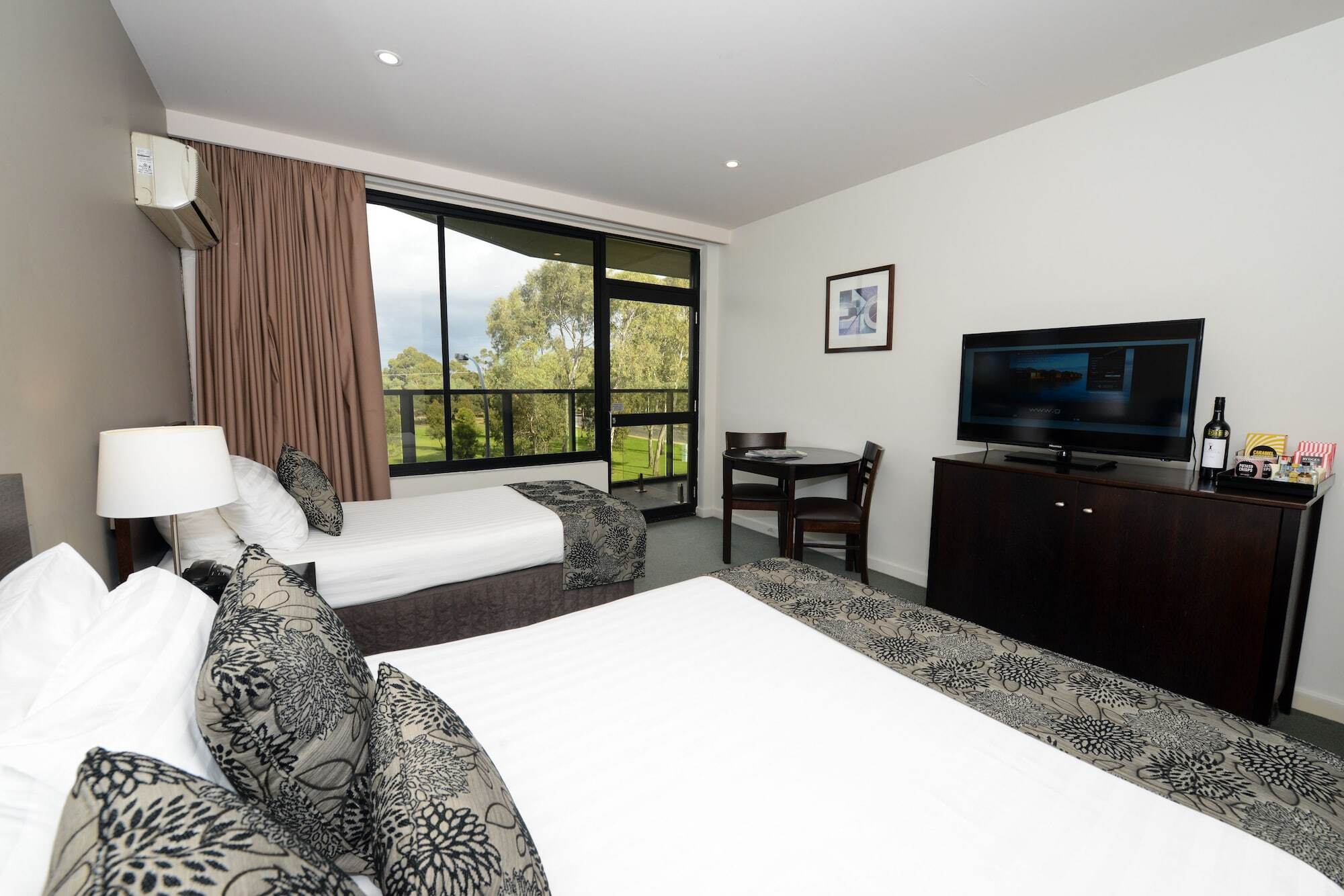 Hotel Rydges South Park 4*