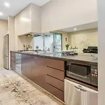 Contemporary Townhouse In Adelaide City
