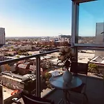 Adelaide Cbd 1 Bedroom Apt. Free Car Park&Swimming Pool &Wifi
