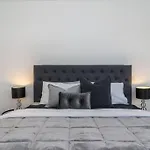 Marble Cbd Luxury 2 Bedroom Apt Pool & Parking