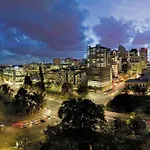 Luxury Overlooking Hindmarsh Sq With Pool & Gym