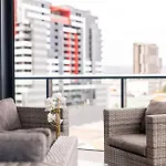 Stunning Views 2Br Luxury Pool Parking Gym Wifi