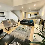 Spacious 4 Bedroom And 2 Bathrooms City Apartment