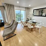 Spacious 4 Bedroom And 2 Bathrooms City Apartment