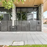 One Hurtle Square