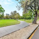 One Hurtle Square