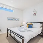 Hazel - Skyline Retreat Apartment