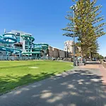 Belle Escapes - Glenelg Oceanview Apartment