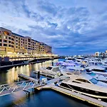 Belle Escapes - Glenelg Oceanview Apartment