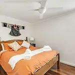 Stylish And Modern 2 Bedroom Townhouse In Claxton