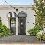 Stylish And Modern 2 Bedroom Townhouse In Claxton