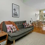 City Oasis 2-Br Townhouse With Balcony & Parking