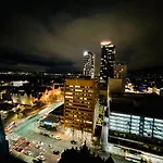 Luxury Top Level 1 Bedroom Apartment With Stunning View In Adelaide Cbd - 1 Minute Walk To Rundle Mall - Free Wifi & Netflix
