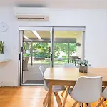 Charming 3-Bedroom Sandstone Haven With Free Wine